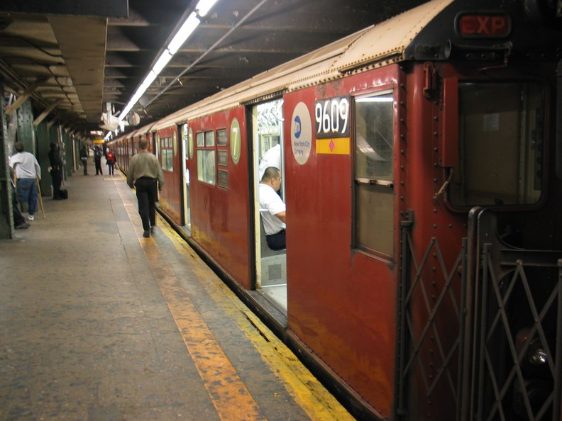 R-36WF 9609 @ Flushing - Main St (7). Photo taken by Brian Weinberg, 10/13/2003.