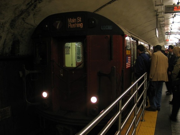 R-36WF 9564 @ Grand Central - 42 St (7). Photo taken by Brian Weinberg, 10/21/2003.