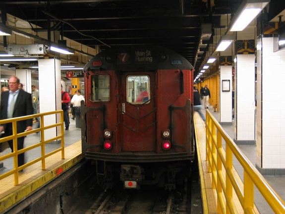 R-36WF 9564 @ Flushing - Main St (7). Photo taken by Brian Weinberg, 10/21/2003.