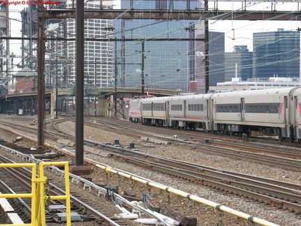 NJT ALP46, Comet IV, Comet V, &amp; Comet III 5520 @ Harrison, NJ. Photo taken by Brian Weinberg, 2/12/2004.