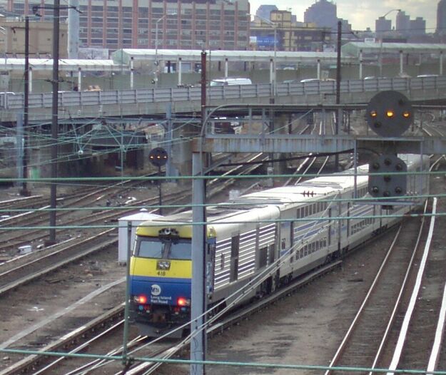 DE30AC 418 @ Sunnyside Yard. Photo by Brian Weinberg, 01/09/2003.