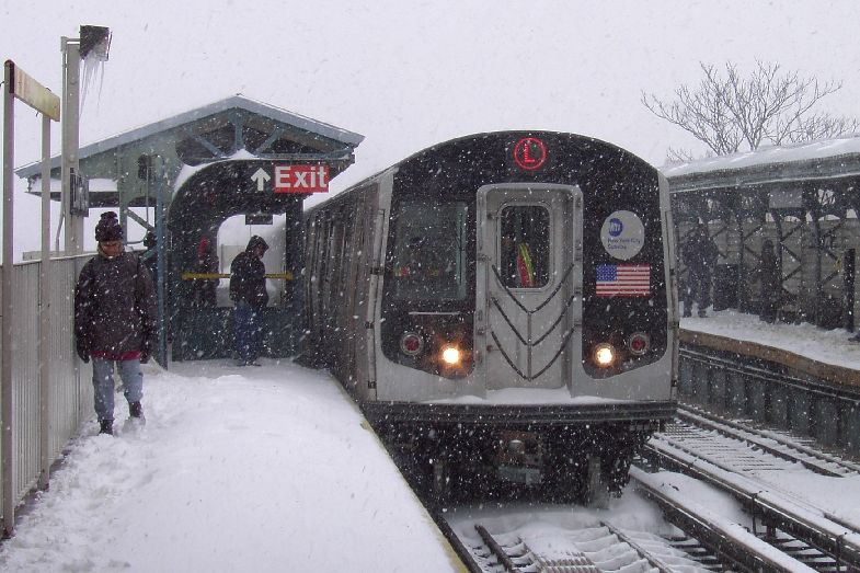R-143 8200 @ Livonia Av (L). Photo taken by Brian Weinberg, 02/17/2003. This was the Presidents Day Blizzard of 2003.