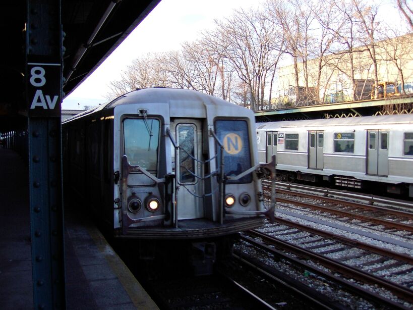 R-40 @ 8 Av (N). Photo by Brian Weinberg, 01/09/2003.