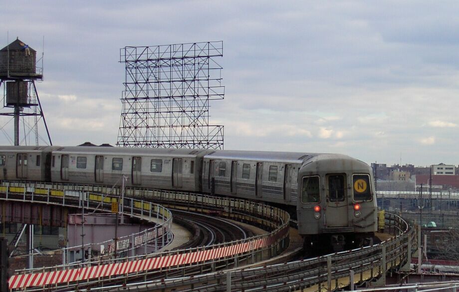 R-68 @ Queensboro Plaza (N/W). Photo by Brian Weinberg, 01/09/2003.