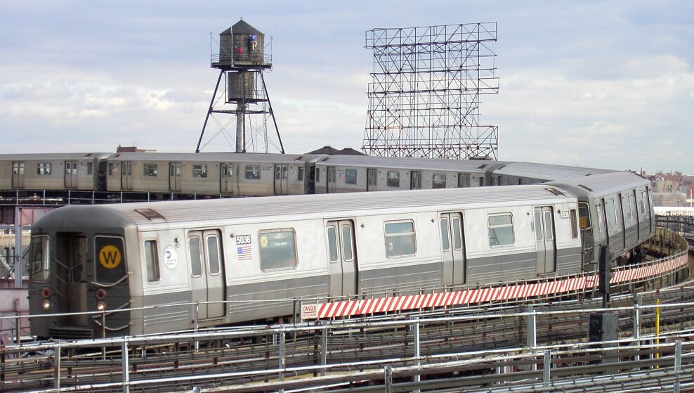 R-68 @ Queensboro Plaza (N/W). Photo by Brian Weinberg, 01/09/2003.