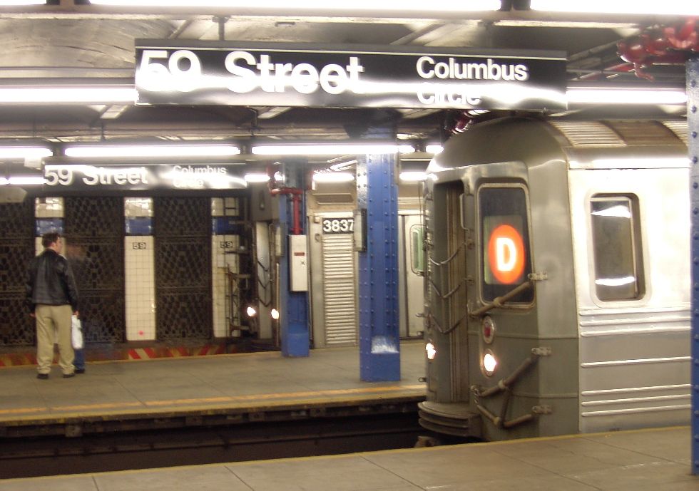 R-68 2700 @ 59 St - Columbus Circle (D). Photo taken by Brian Weinberg, 02/02/2003. (112kb)