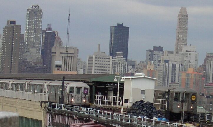 Queensboro Plaza (N/W/7). Photo by Brian Weinberg, 01/09/2003.