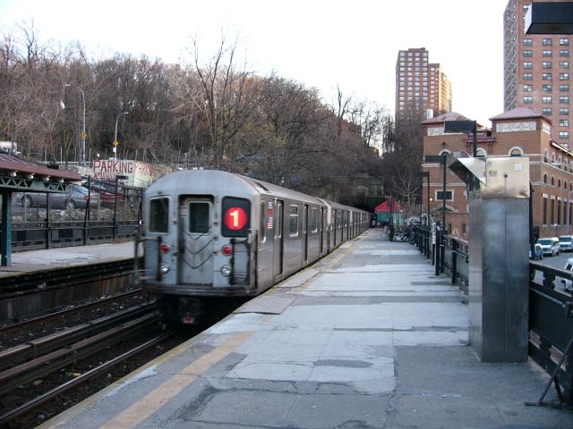 R-62A @ Dyckman St southbound (1). Photo taken by Brian Weinberg, 4/15/2004.